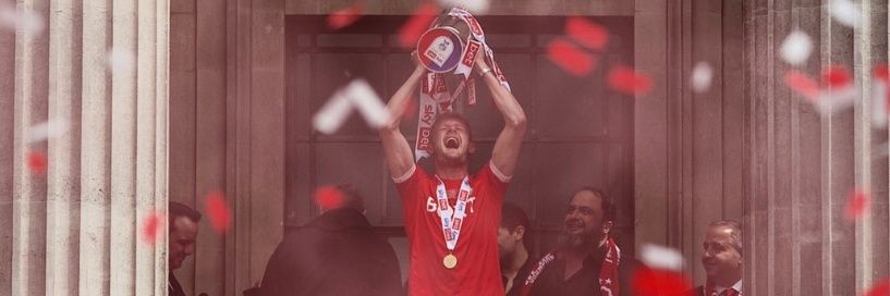 henhive's profile banner image