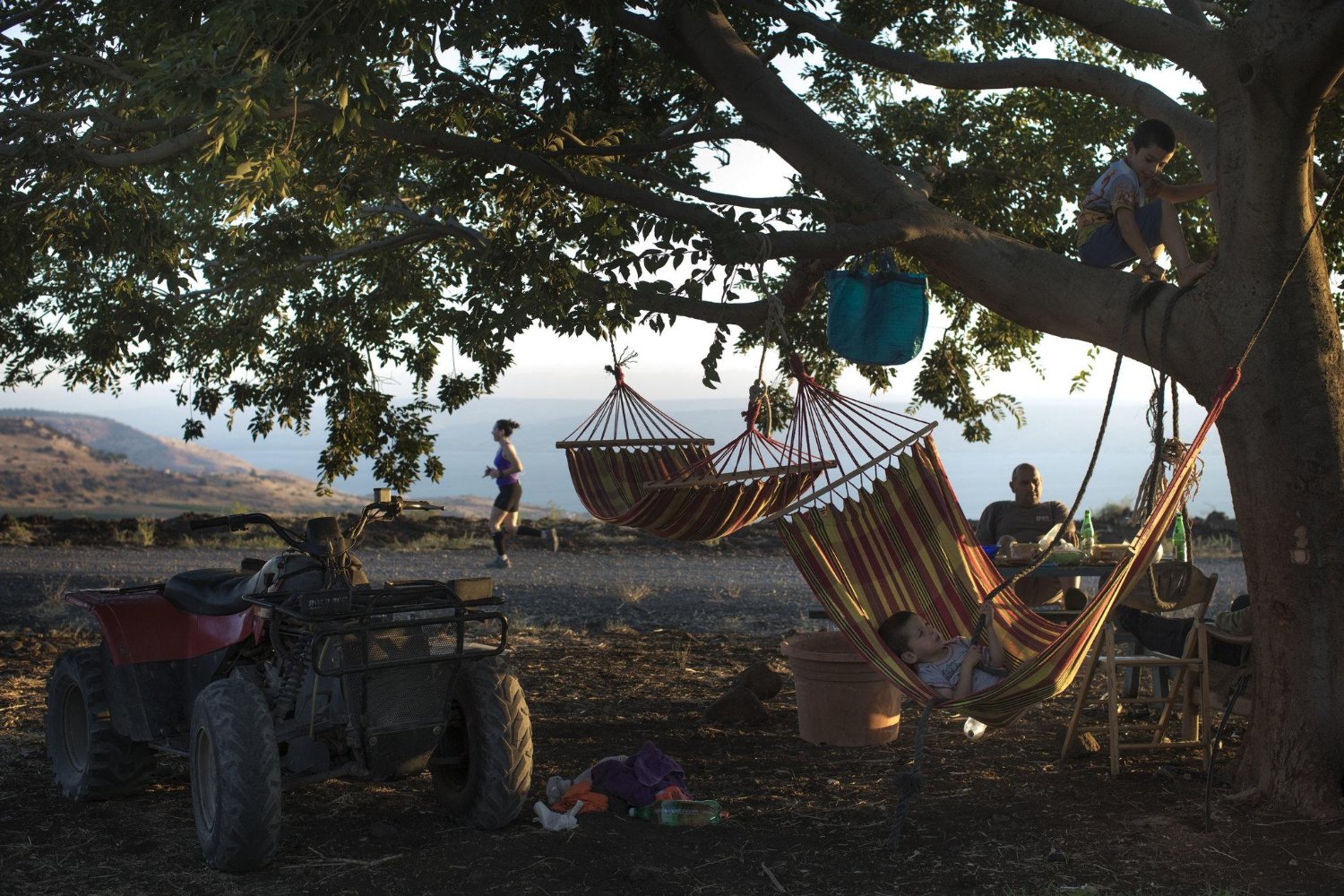 Stay at least 6ft deep banner