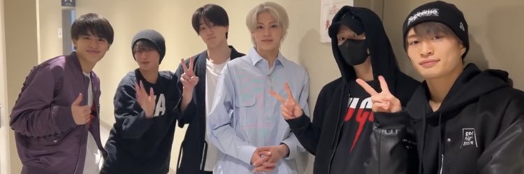 H banner