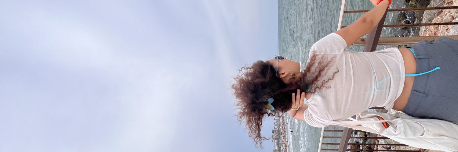 Angiee_Alm's profile banner image