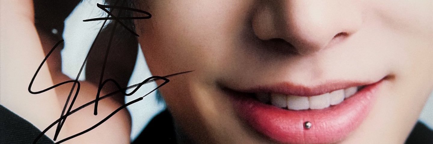 M banner