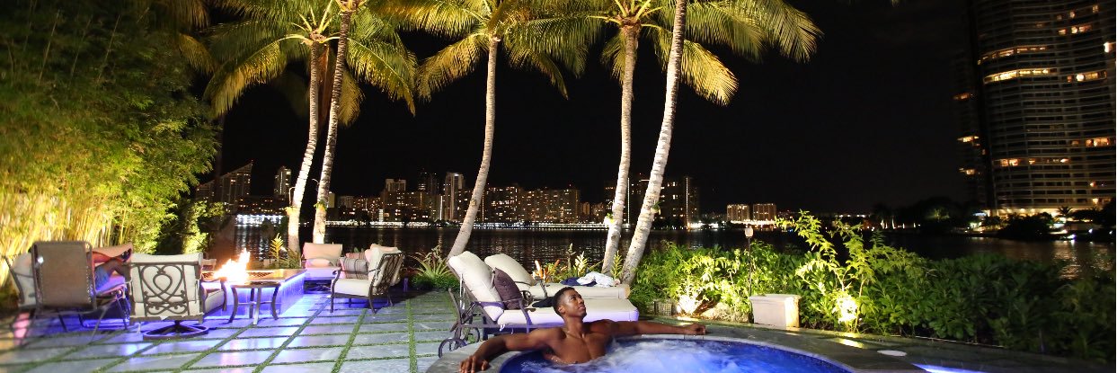 youngwhiteside's profile banner image