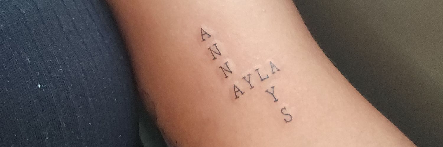 LaryssaHillary's profile banner image