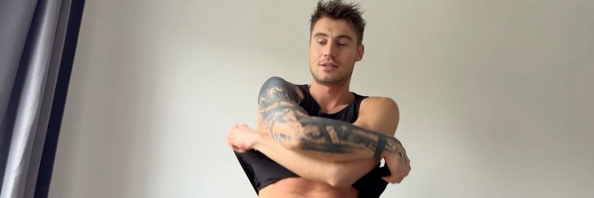 Casting str8 men into 🏳️‍🌈 porn banner