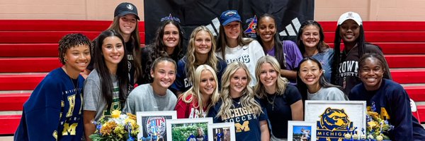 chloe11_07 Profile Banner