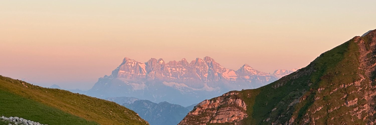 trackzcs's profile banner image