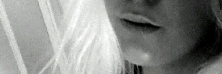 loves_selfpics's profile banner image