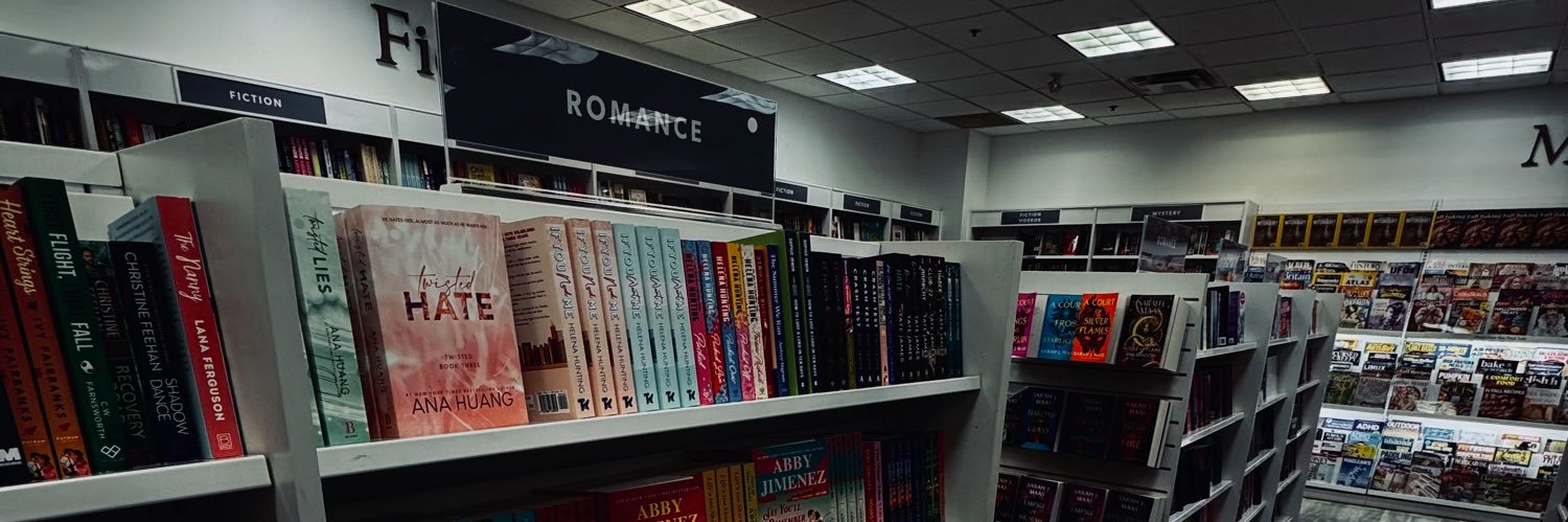 Lora 📚 ✈️🌷 banner