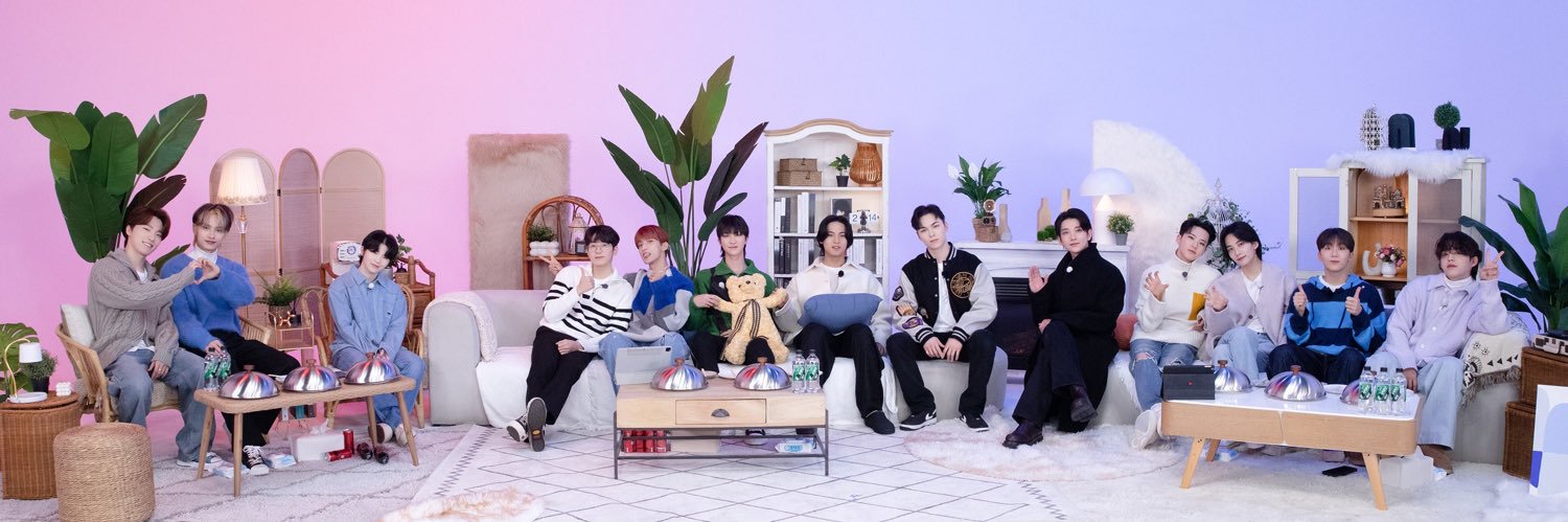 지나갑니다 { 전벅... 전벅...)'s banner