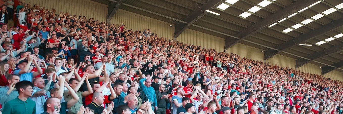 Ponty Roaring banner