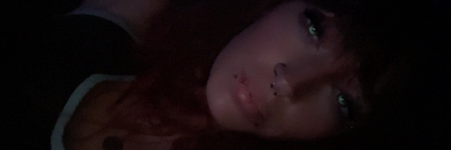 devina_lynn's profile banner image