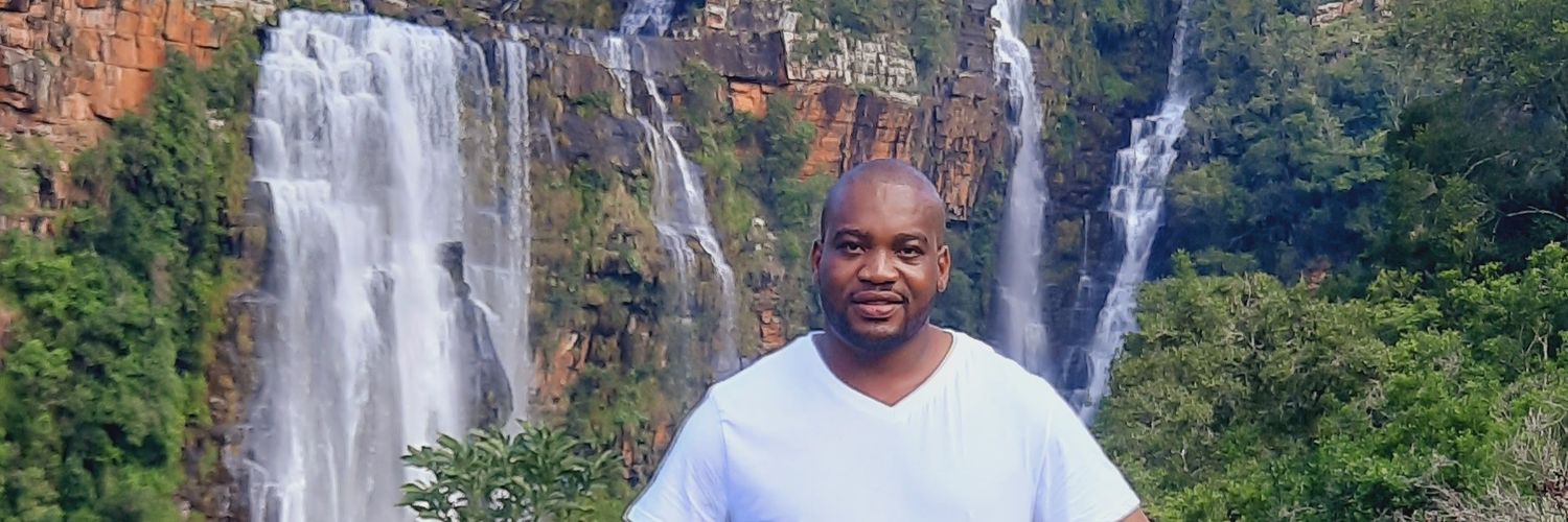 nhlamuloG's profile banner image