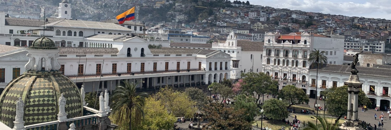 Quiteña Libre 🇪🇨🕊⚖️⚕️💜 banner