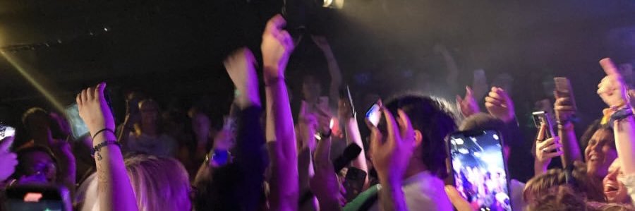 Alex misses billie's banner