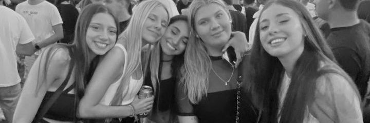 LeivaAvril's profile banner image
