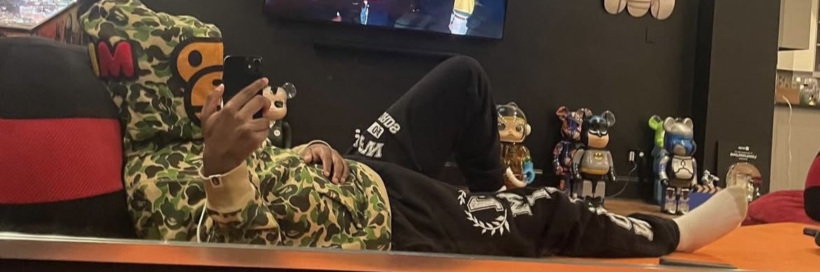 32's banner