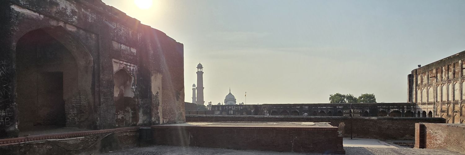 اور تلوار ٹوٹ گئی banner