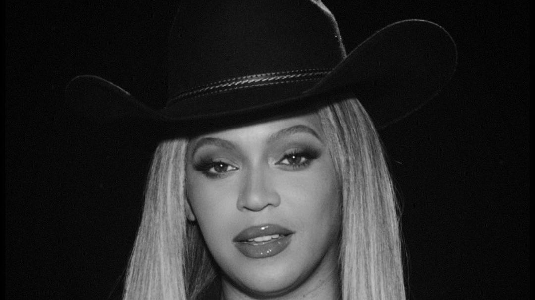 Fleur DelaCourt banner