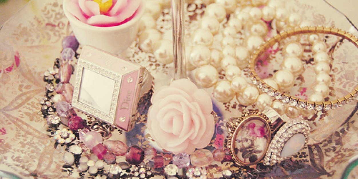 aishawrote's profile banner image
