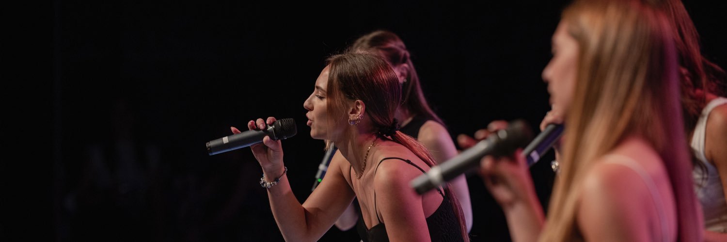 laracalamano's profile banner image