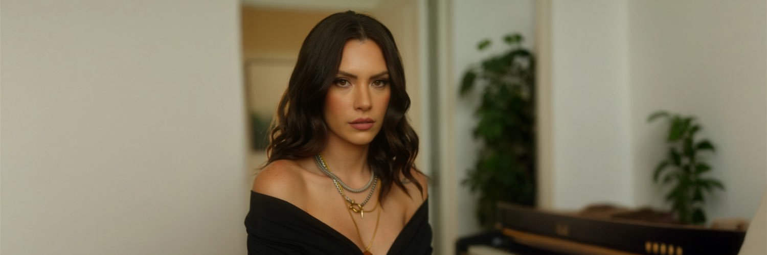 Laura Chimaras banner