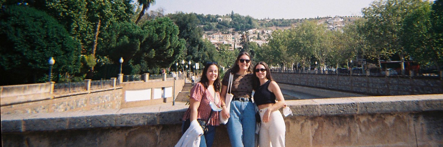 Beatriizz_10's profile banner image