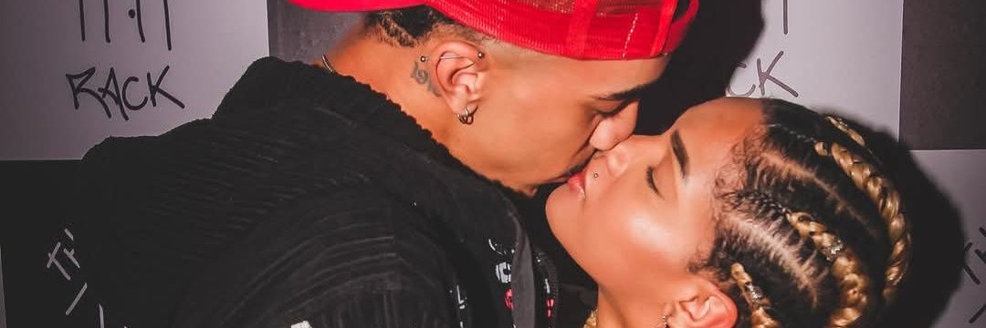 𝑉𝑖𝑣𝑖 𝑀𝑎𝑟𝑞𝑢𝑒𝑠 banner