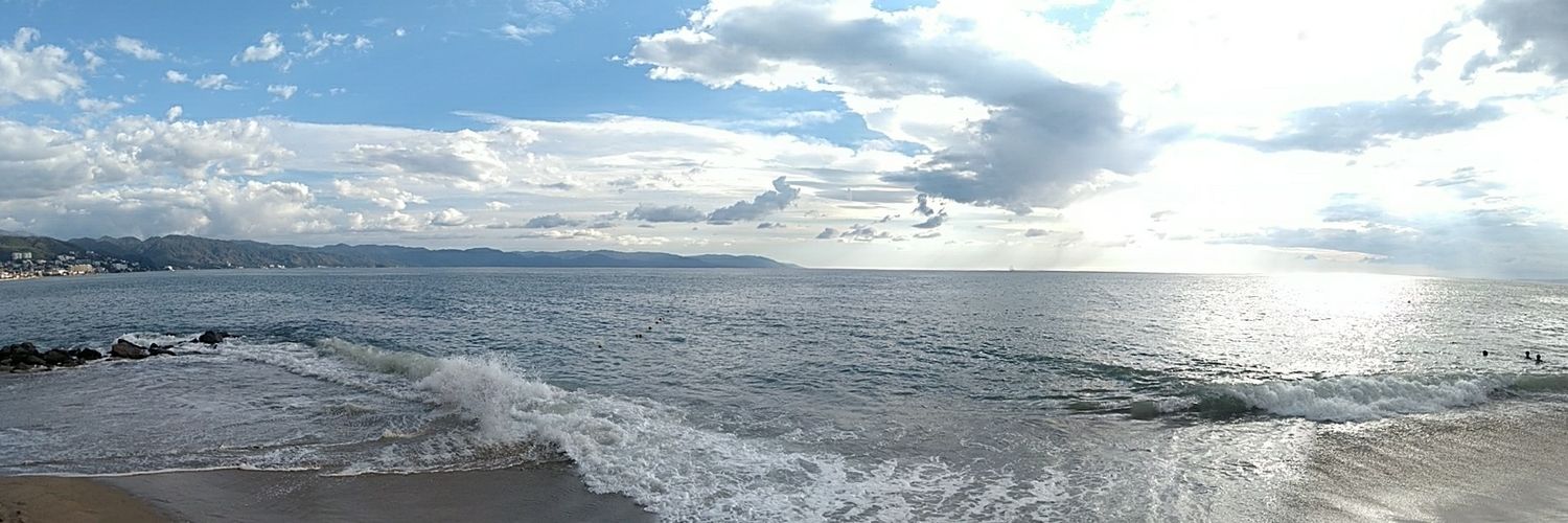 julyomtz's profile banner image