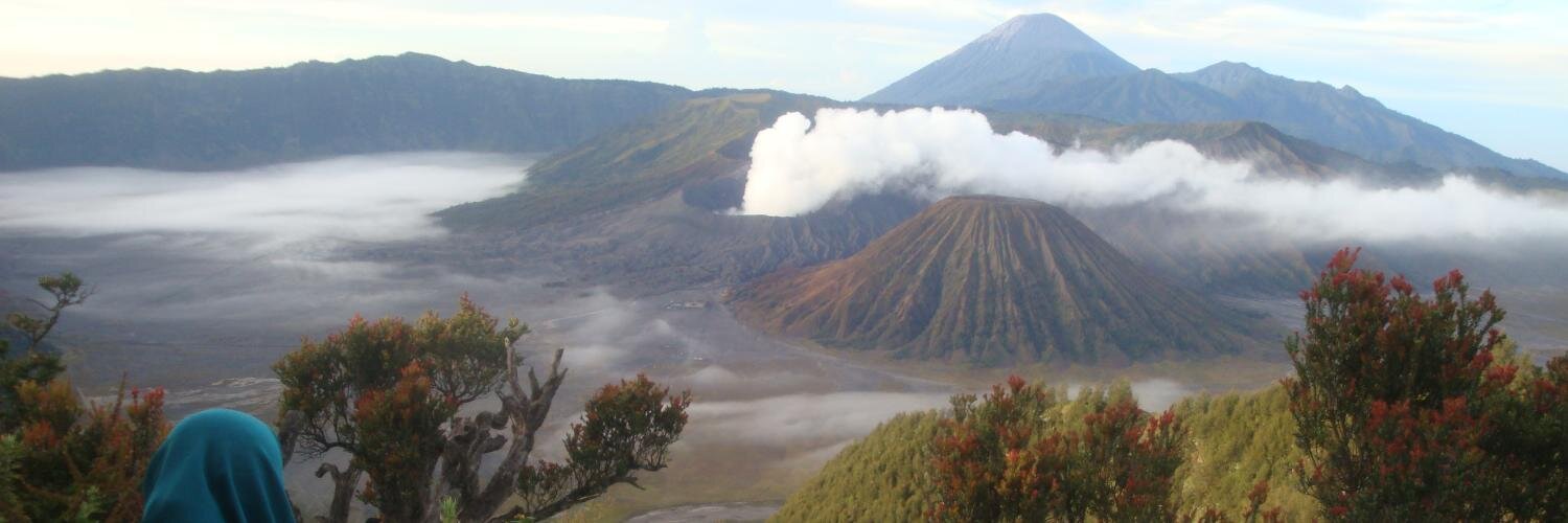 dewi_widyaning's profile banner image