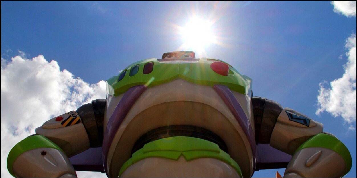 dinaghfrn's profile banner image