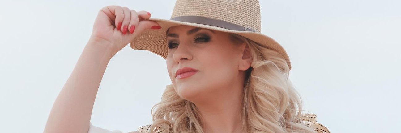 nellyciobanu2's profile banner image
