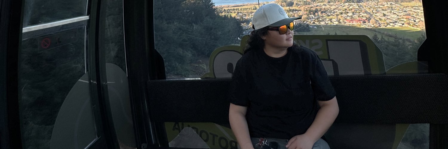 deecooon's profile banner image