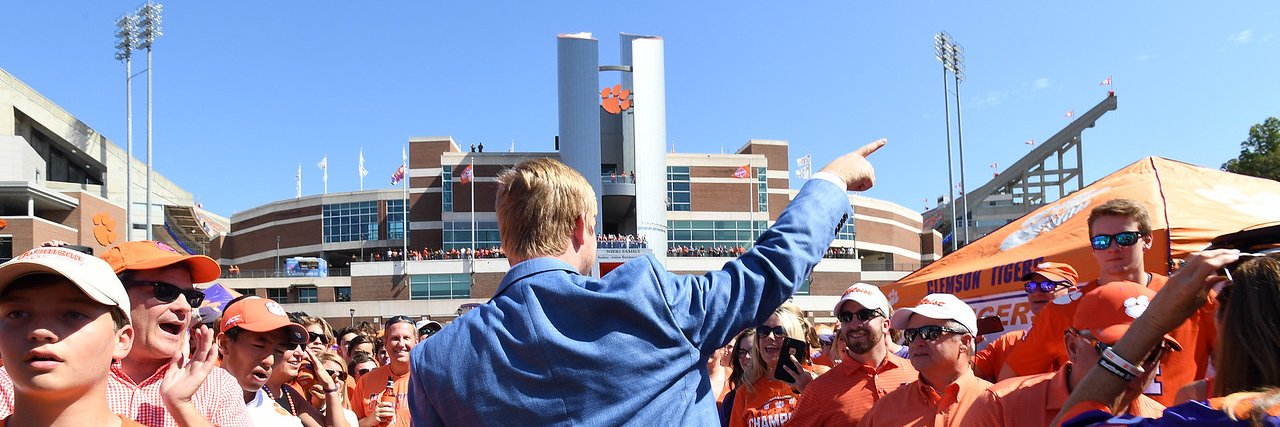 Dear Old Clemson NIL banner
