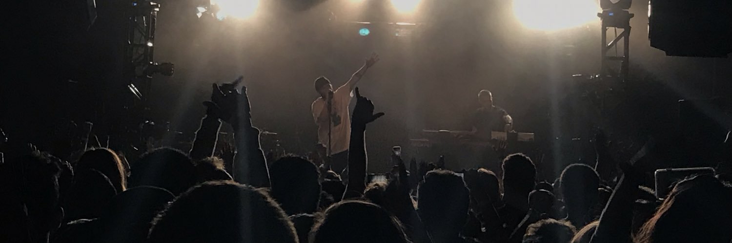 DeeDJ⚪️⚫️🐝🇲🇽 banner