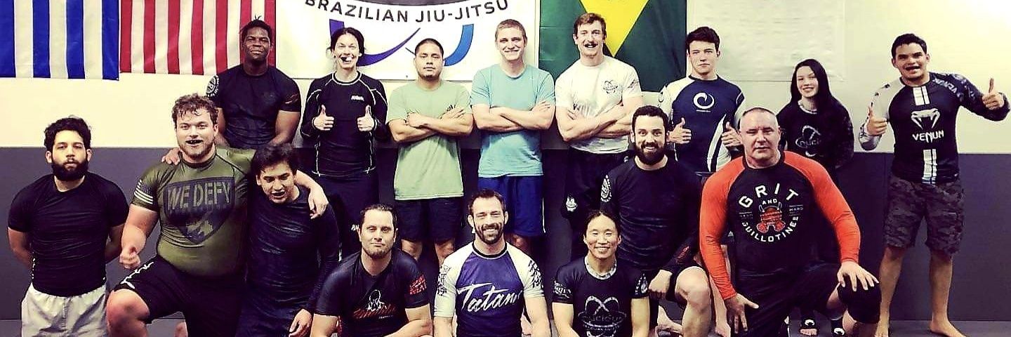 Que Sera Sara banner