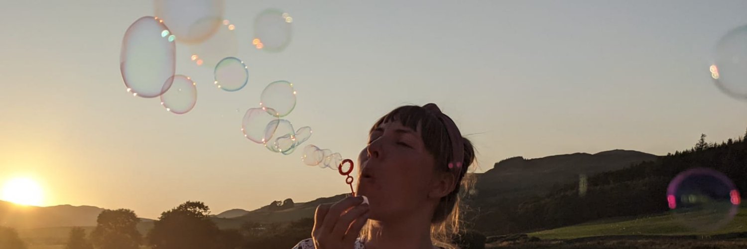 eleeleoi's profile banner image