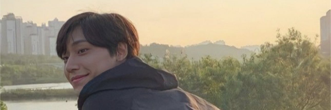 J🏸 banner