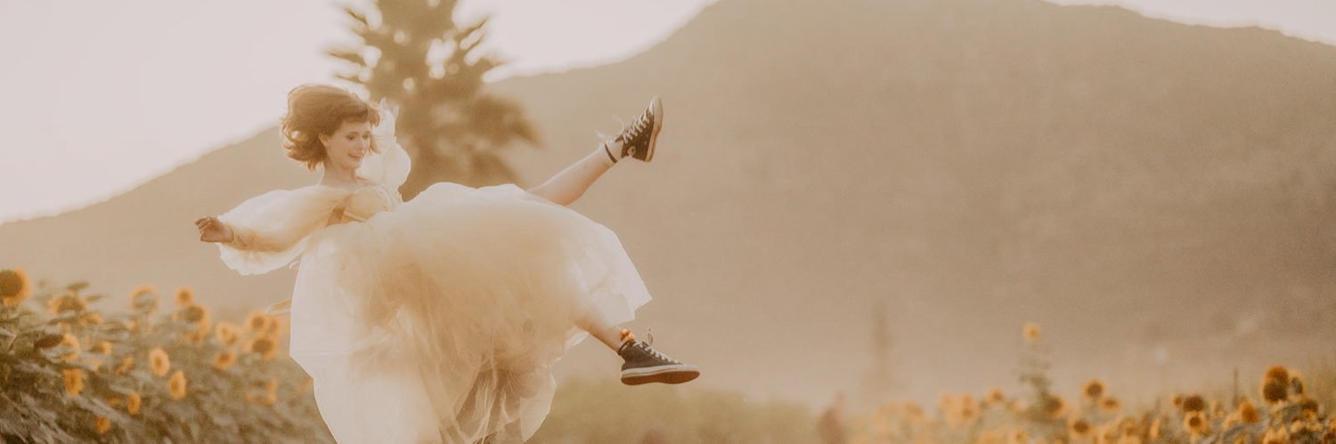 avalonwarren's profile banner image