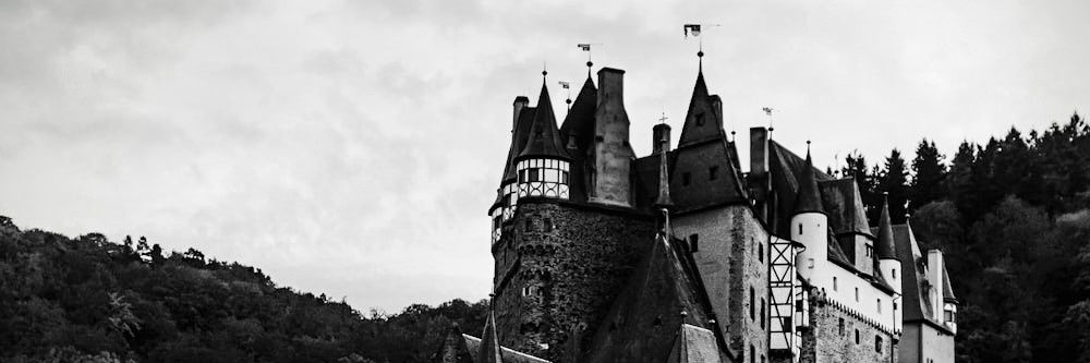 𝐀𝐍𝐃 𝐒𝐎 𝐈𝐓 𝐑𝐄𝐏𝐄𝐀𝐓𝐒 𝐈𝐓𝐒𝐄𝐋𝐅 banner