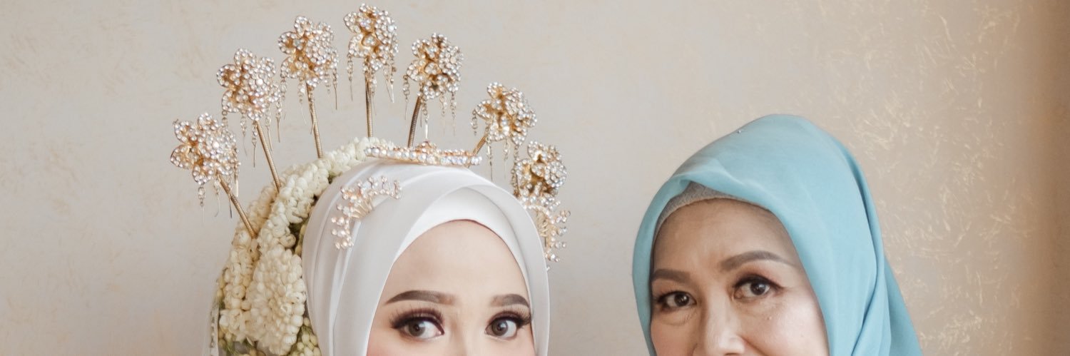 fionaniska's profile banner image