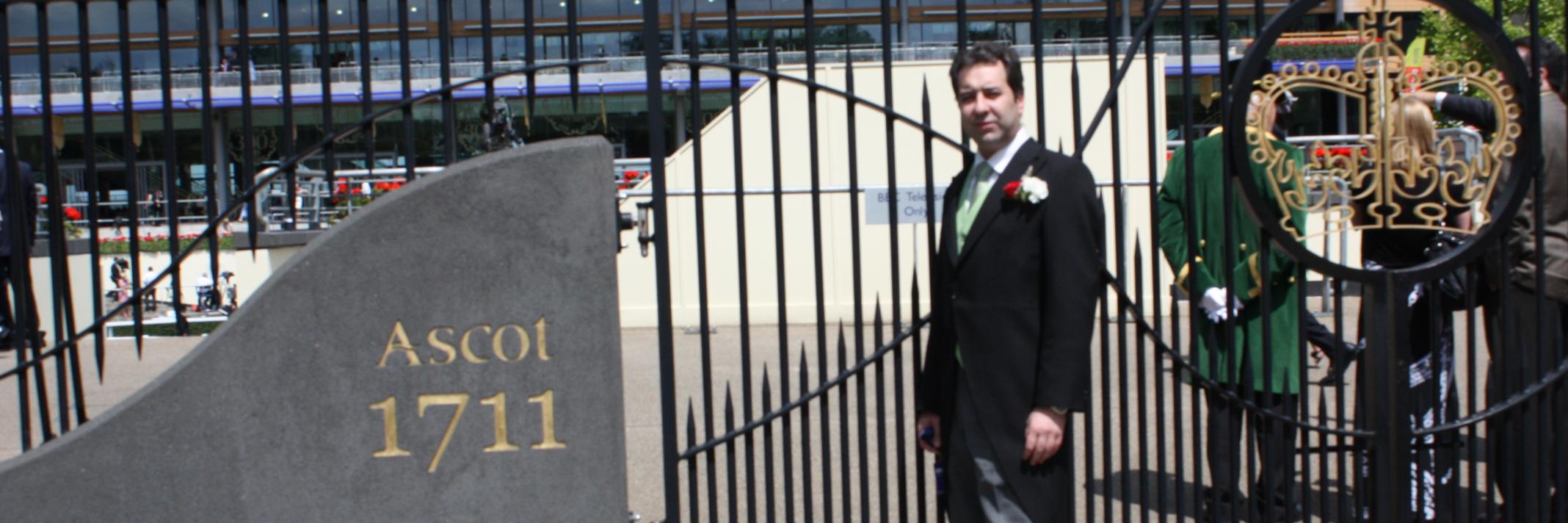 Javier Hernández banner