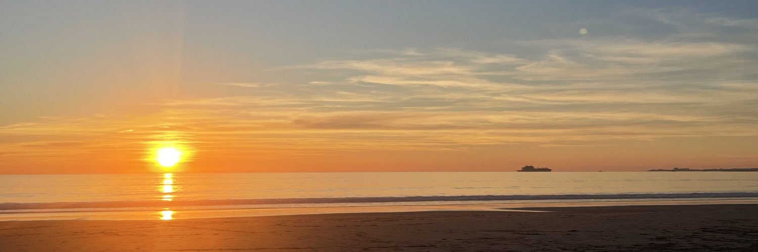 aroohau's profile banner image