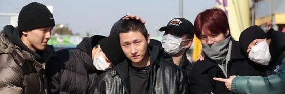 slꕤ몬나리ꕤow banner