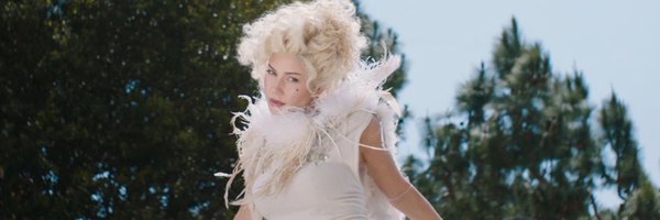 MarinaCrave Profile Banner