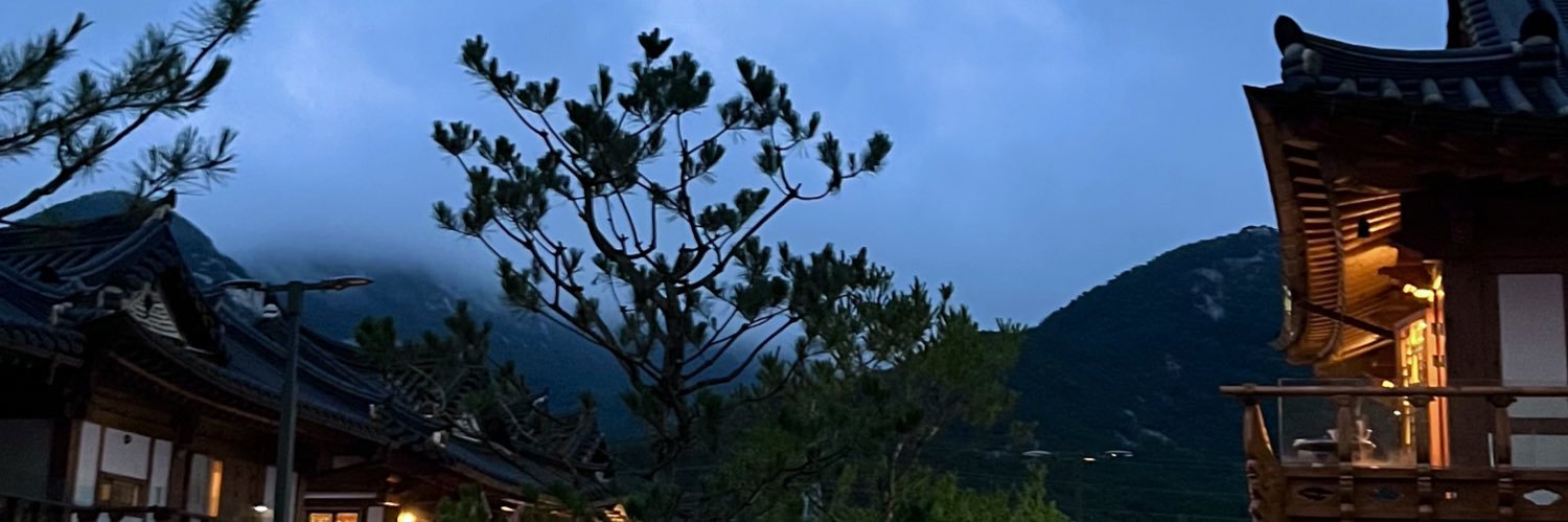 momo44_'s profile banner image