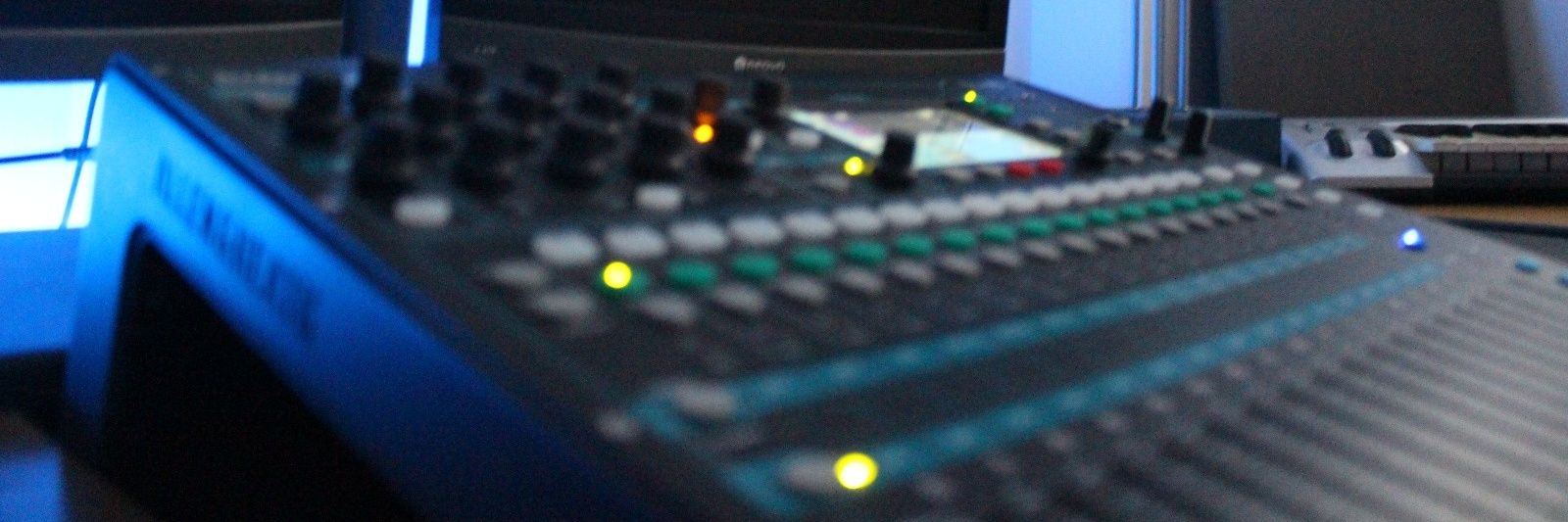 I'M IN STUDIO banner