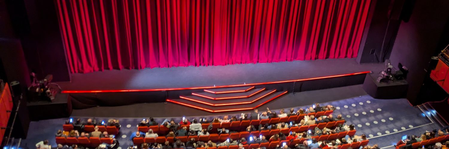 The Hollywood News banner