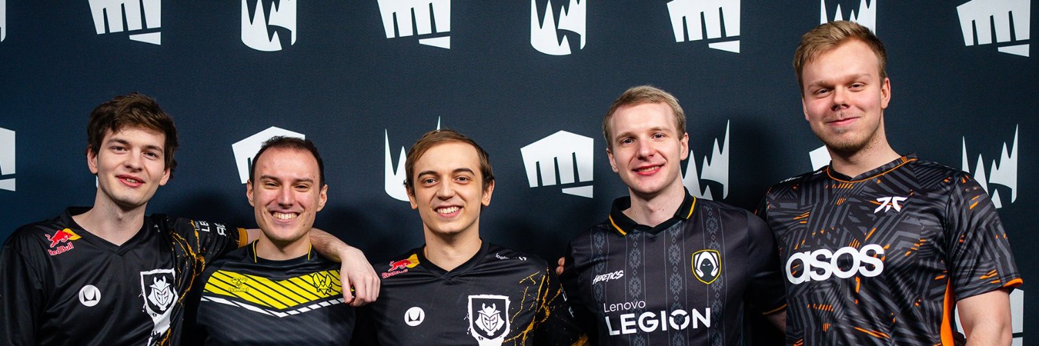 xRewaz's profile banner image