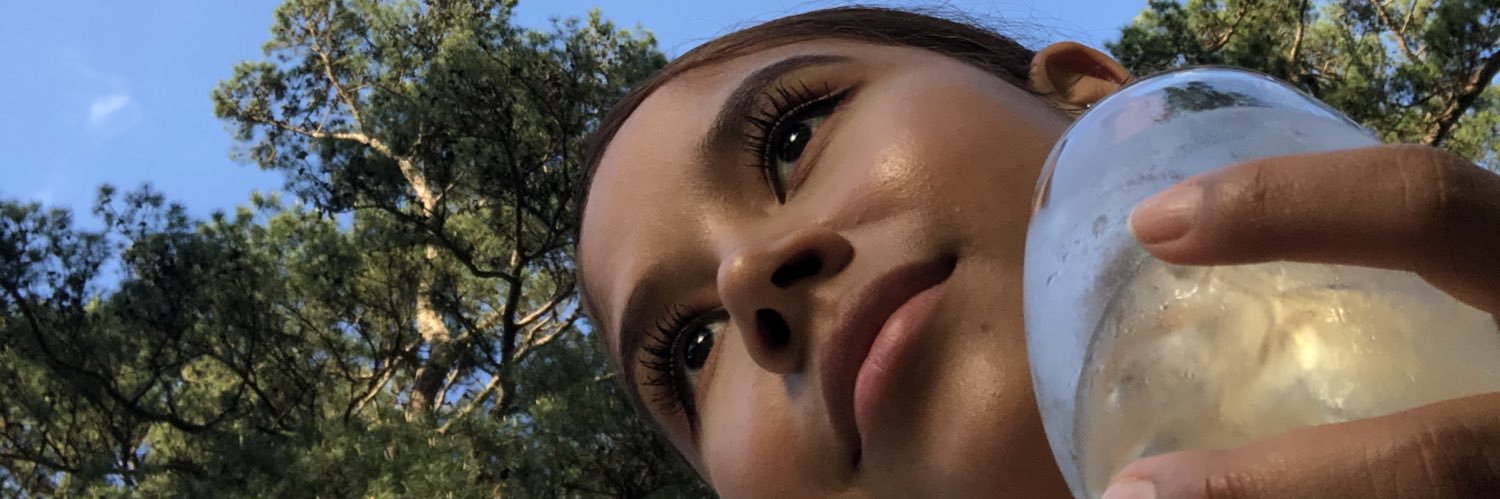 dyanarlett's profile banner image
