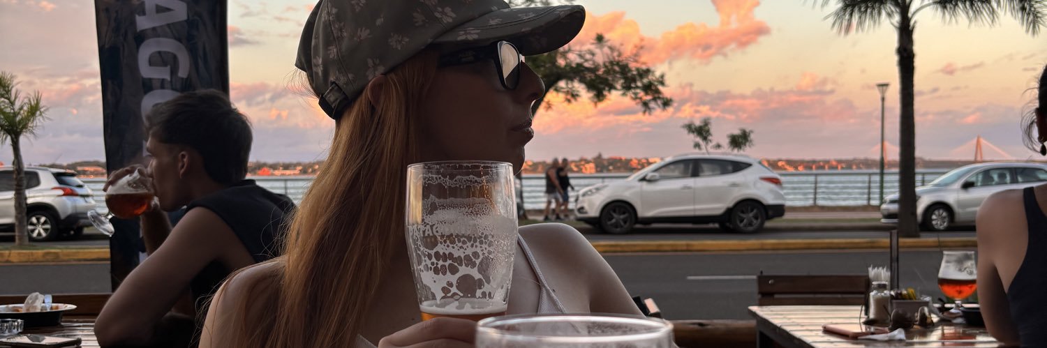 laradomingc's profile banner image